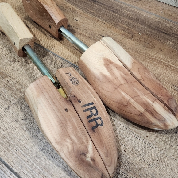 Cedar Boot Tree XL - Picture 2 of 2